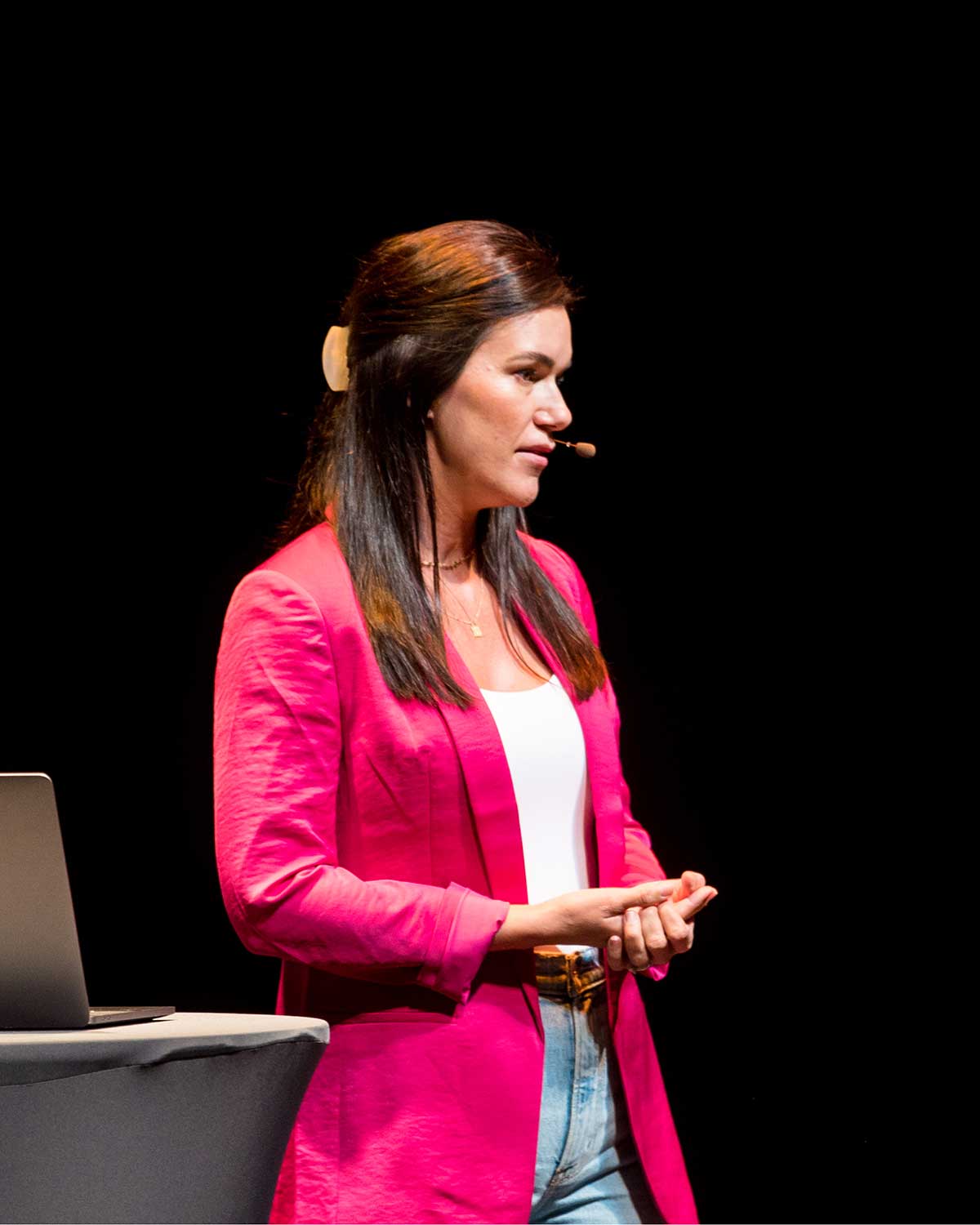 Photo of Courtney speaking at 2022 Think Better Live-Better. Photo by Cricket's Photo and Cinema